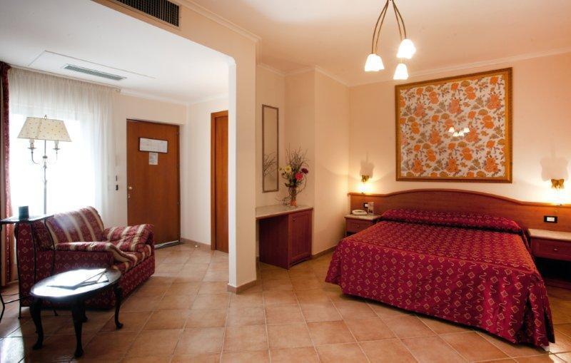 Hermitage Capua Hotel Стая снимка